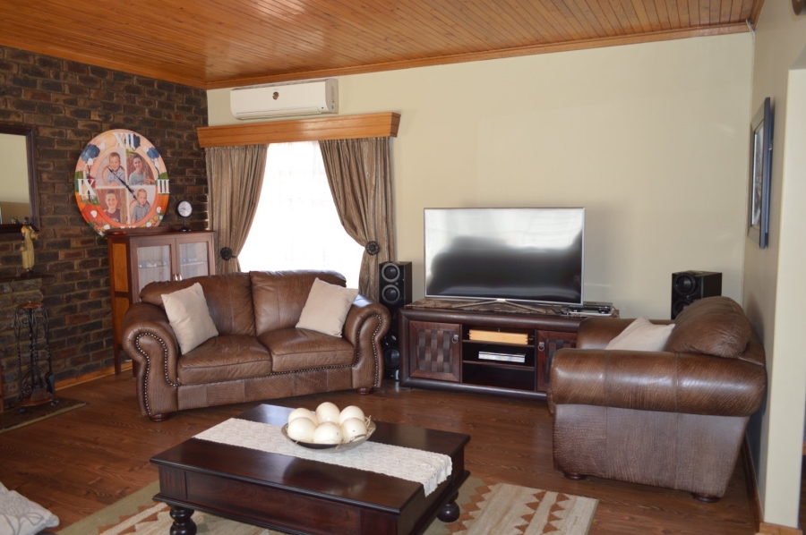 6 Bedroom Property for Sale in Flamwood North West